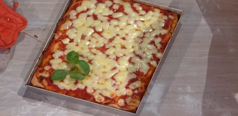 É sempre mezzogiorno  Ricetta pizza margherita soffice in teglia di Fulvio  Marino