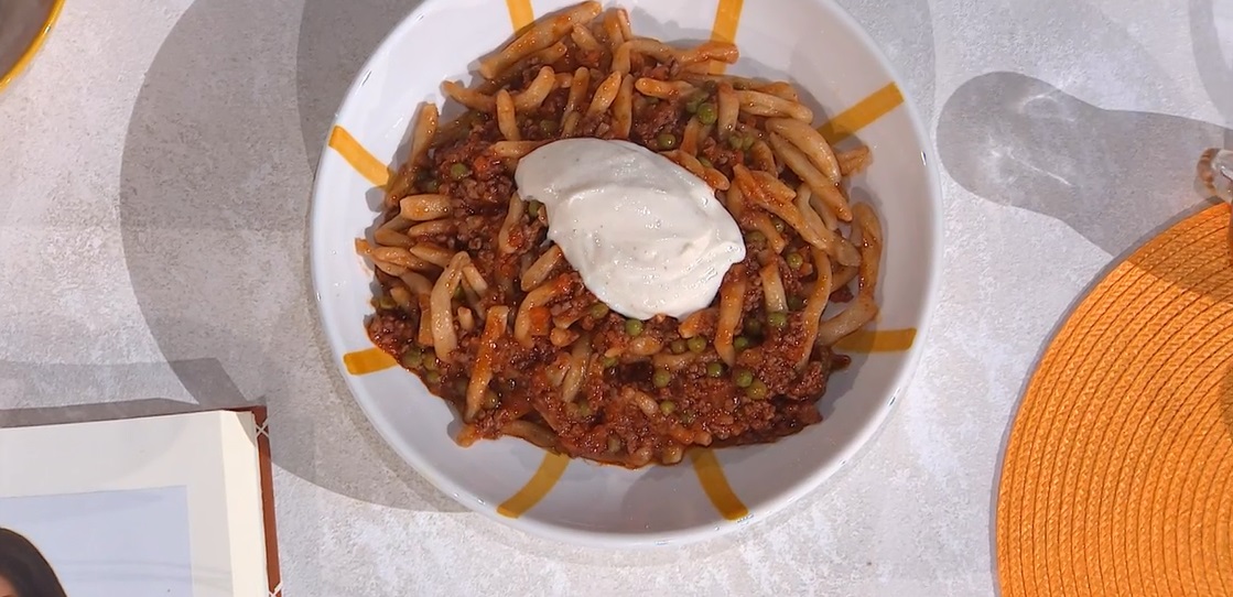 strozzapreti al ragù di piselli di Francesca Marsetti