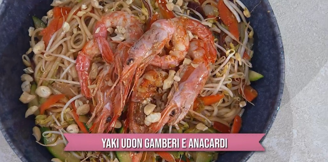 yaki udon gamberi e anacardi di Francesca Marsetti