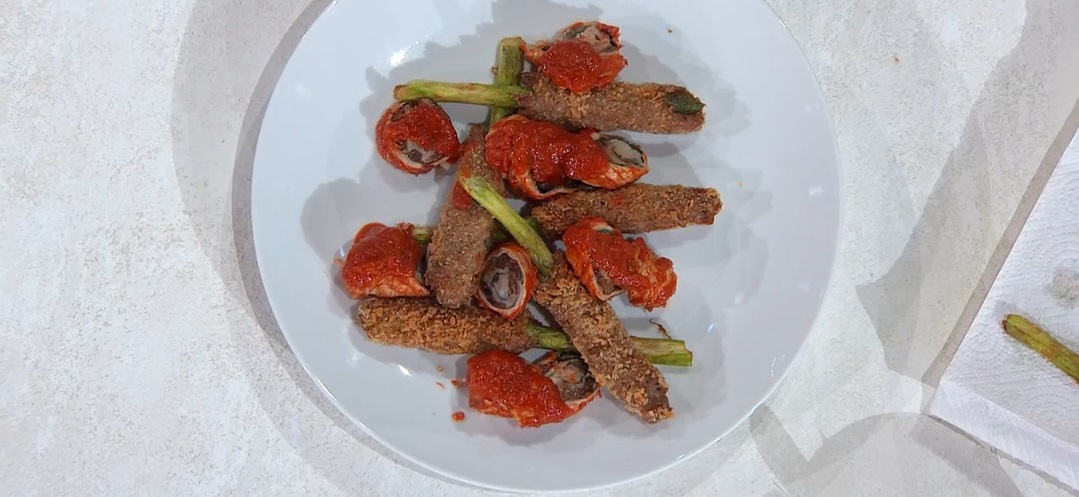 asparagi in crosta e involtini di vitella con bieta di Mauro e Mattia Improta