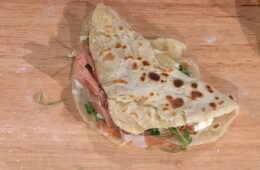 piadina sfogliata e classica di zia Cri