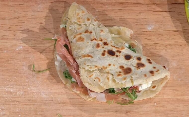 piadina sfogliata e classica di zia Cri