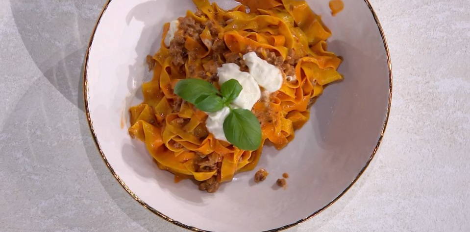 fettuccine con ragù al coltello e stracchino di Ivano Ricchebono