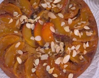 torta rovesciata alle pesche di Natalia Cattelani