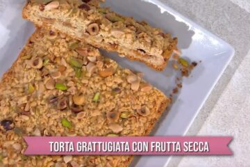 torta grattugiata con frutta secca di Natalia Cattelani