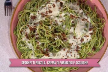 spaghetti rucola crema di formaggi e acciughe di Antonella Ricci