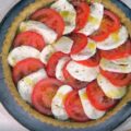 crostata salata caprese di Sonia Peronaci