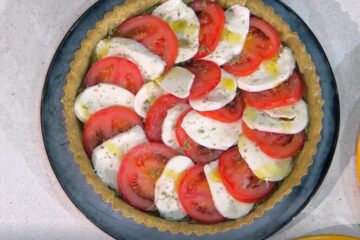 crostata salata caprese di Sonia Peronaci