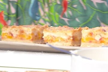 quadrotti alle pesche con crumble di Sara Brancaccio