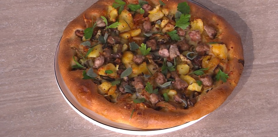 pizza funghi patate e salsiccia di Fulvio Marino