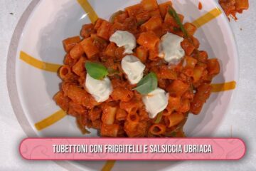 tubettoni con friggitelli e salsiccia ubriaca di Salvatore Giugliano
