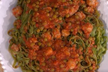 tagliatelle all'ortica con polpette di Alessandra Spisni