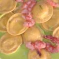 ravioli di burrata con gamberi e piselli di Michele Farru