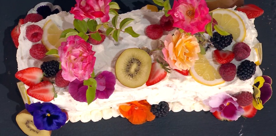 trionfo di fiori e frutta di Natalia Cattelani