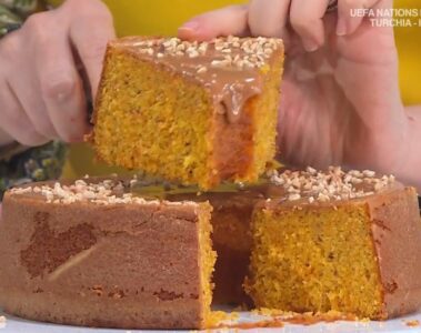 ciambellone carote e nocciole di Sonia Peronaci